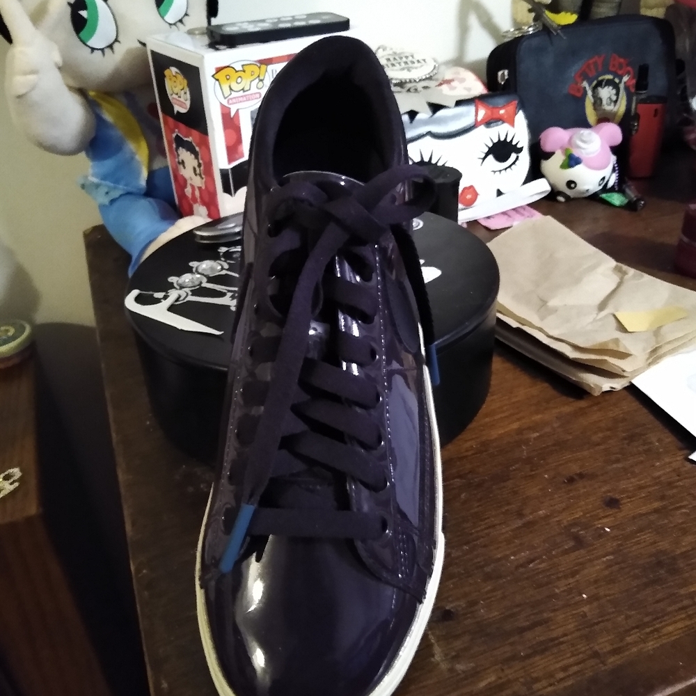 Nikes - Picture 2 of 2